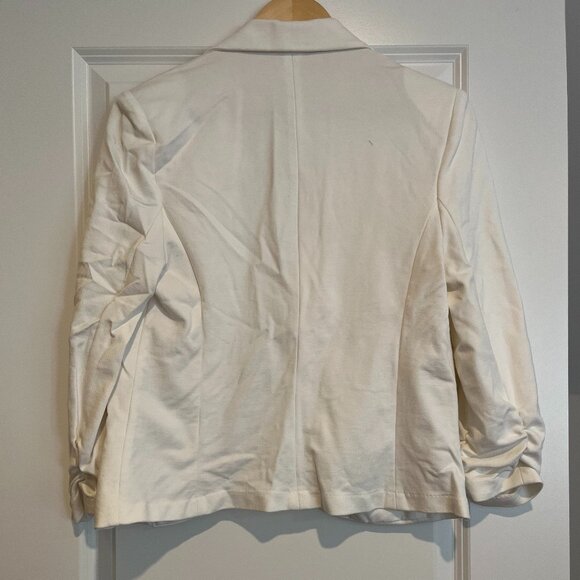 Amanda & Chelsea White 3/4 rouched sleeved Blazer Size L - Picture 3 of 3